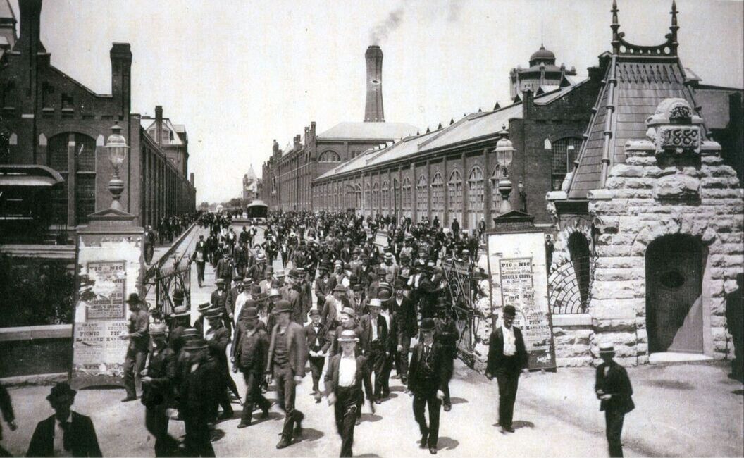 05workersleavethepullmanpalacecarworks1893